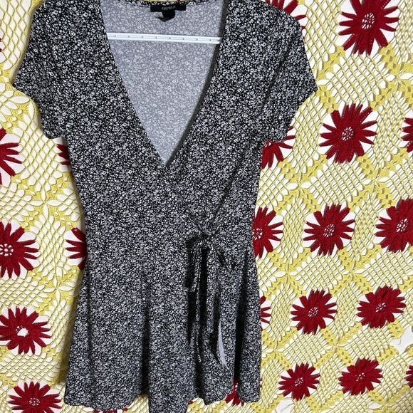 Black Forever 21 Floral Jumsuit M - Picture 13 of 13